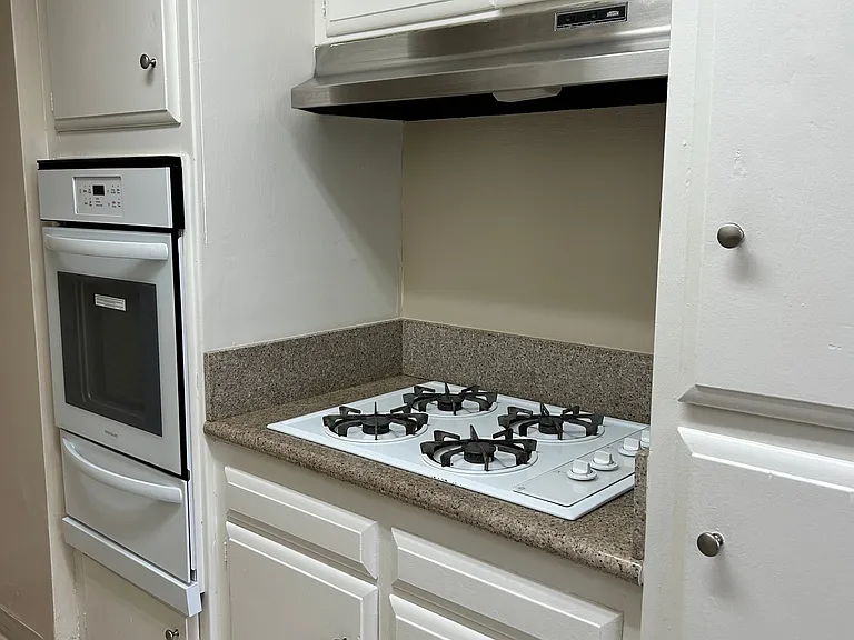 260 N Oak Ave #3 — Photo 4