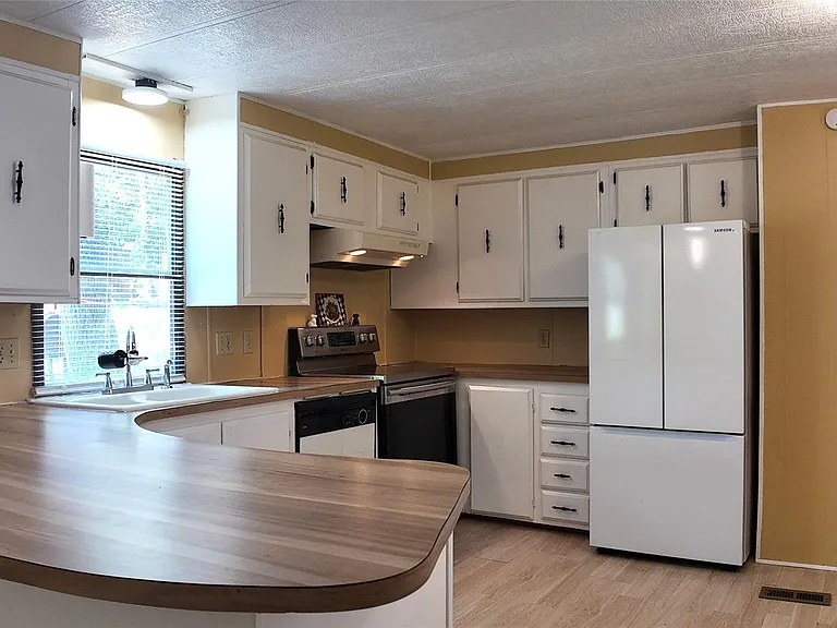 251 Oakdale Dr — Photo 9