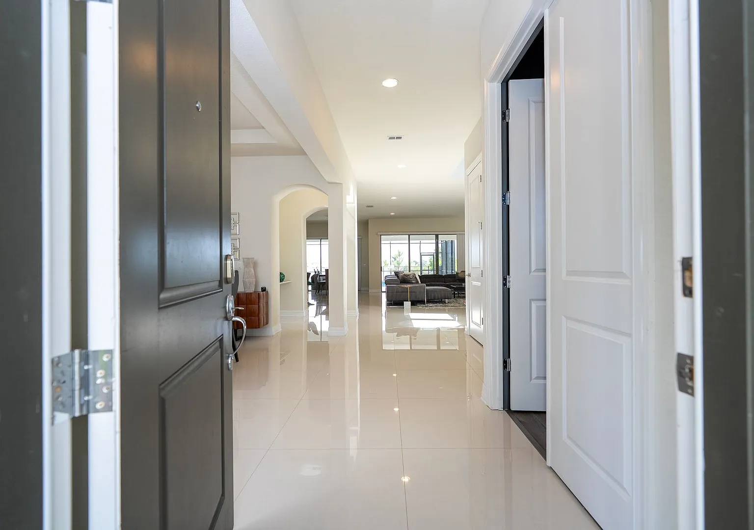 Perfect Home Waiting For You! Fully Furnished! — Photo 2