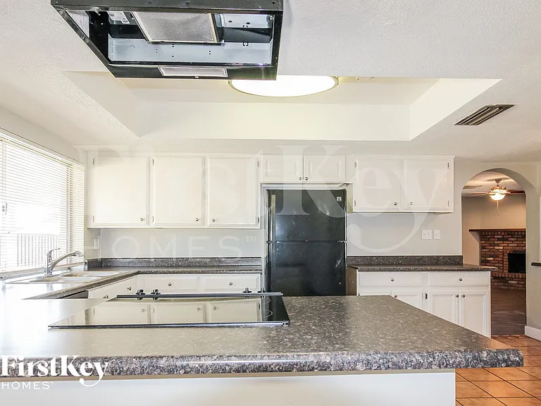 4643 W Mountain View Rd — Photo 7