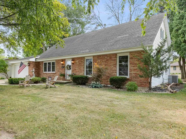 611 6th Ave SW, Cascade, IA 52033