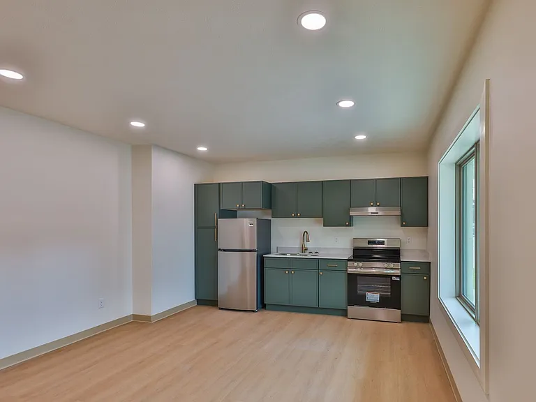 551 Elm St #17 — Photo 1
