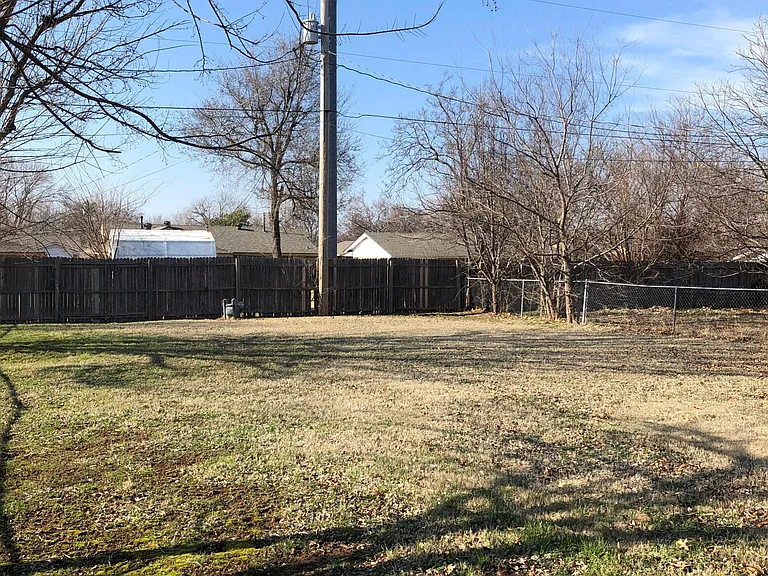 2125 Henderson Dr — Photo 15