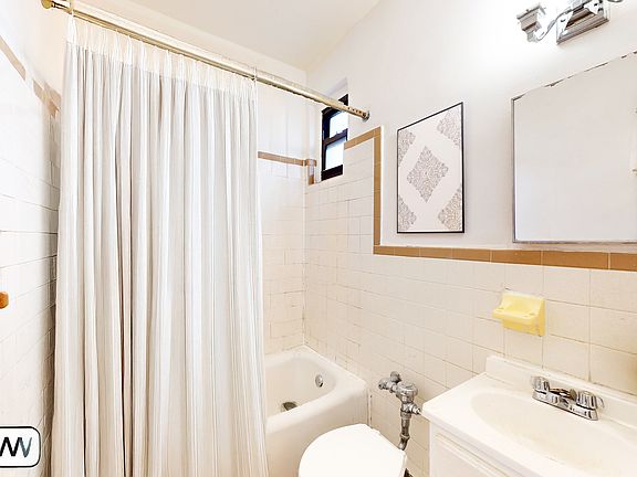 4th image of 54 W 106th St APT 4B