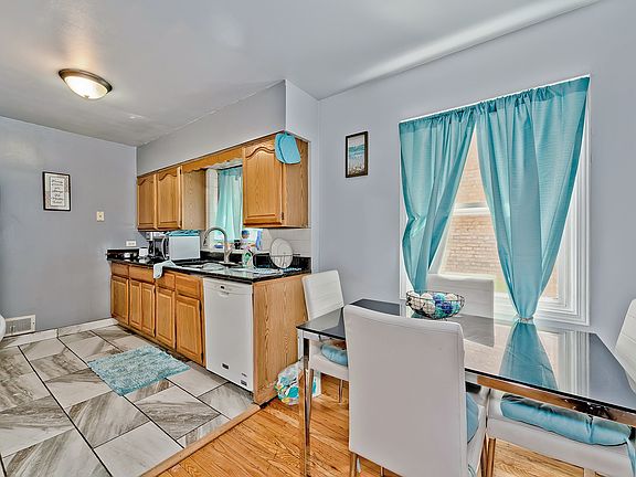 5th image of 902 Dunlop Ave