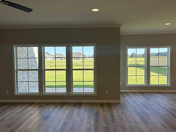 4th image of 122 Edgewood Trl