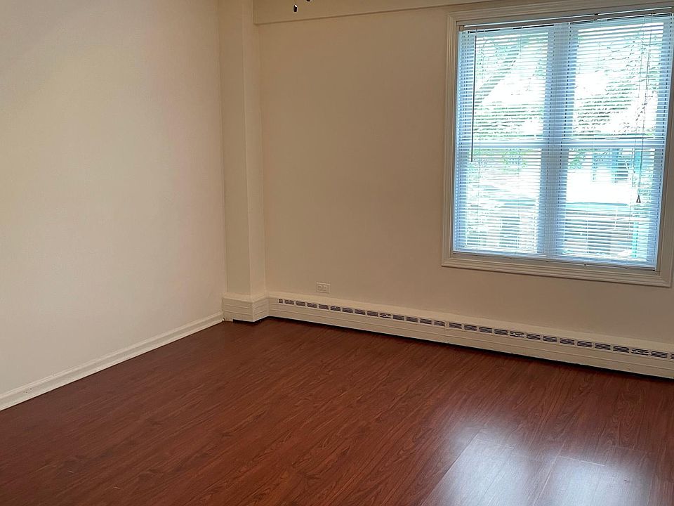 2nd image of 7060 N Sheridan Rd APT 308