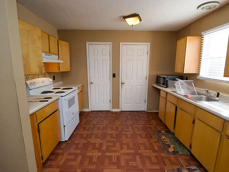 1115 Watwood Ave — Photo 4