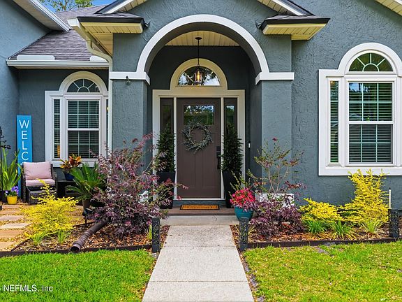 3rd image of 808 CUMBERLAND Court W