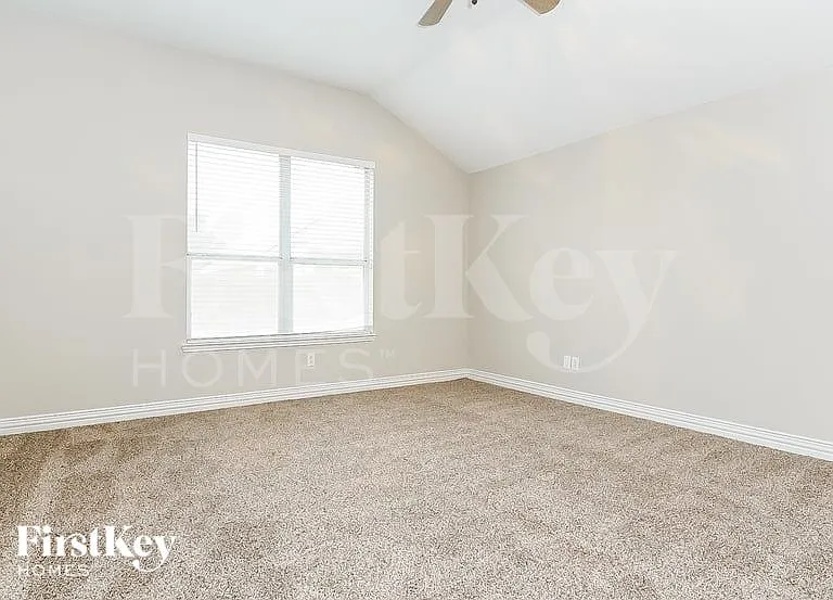 401 Deer Lake Dr — Photo 11