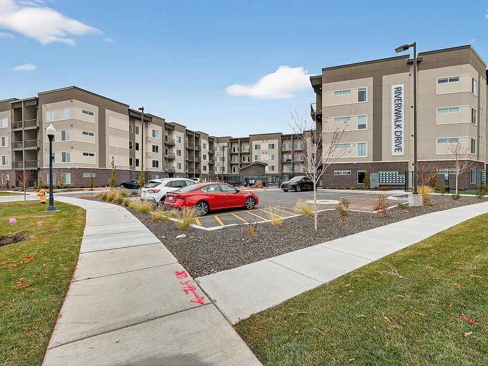 Riverwalk Apartments