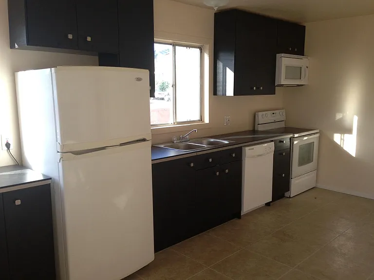 2586 Grandview St — Photo 11