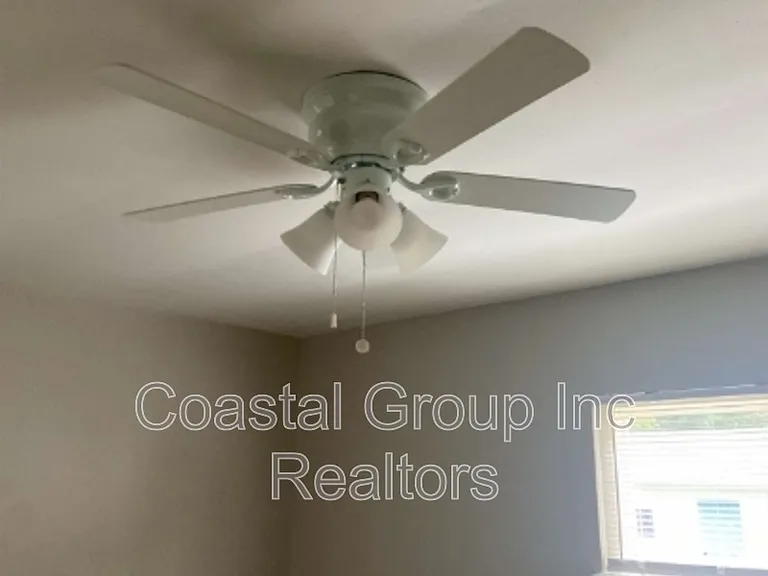4733 Adler Ave — Photo 13