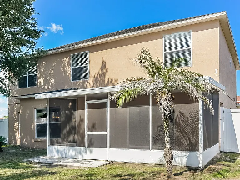 553 Brentford Ct — Photo 17