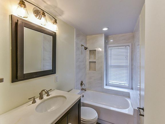 3rd image of 826 Manitoba Ave #B