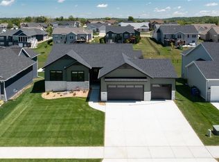 2401 Nature Ridge Dr NW, Palo, IA 52324