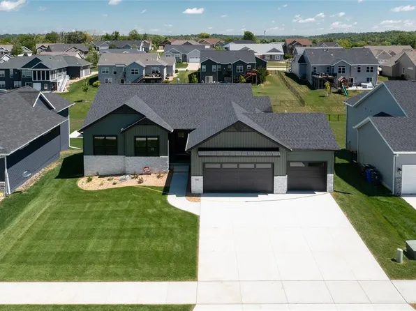 2401 Nature Ridge Dr NW, Palo, IA 52324