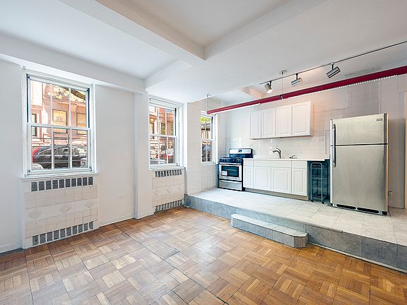2nd image of 320 W 76th St APT 1D