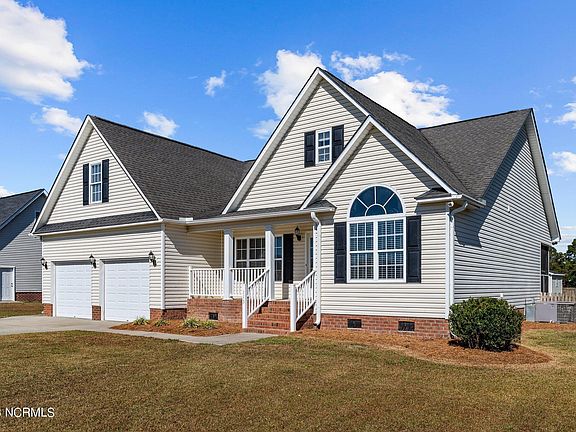 2nd image of 113 Planters Walk Drive