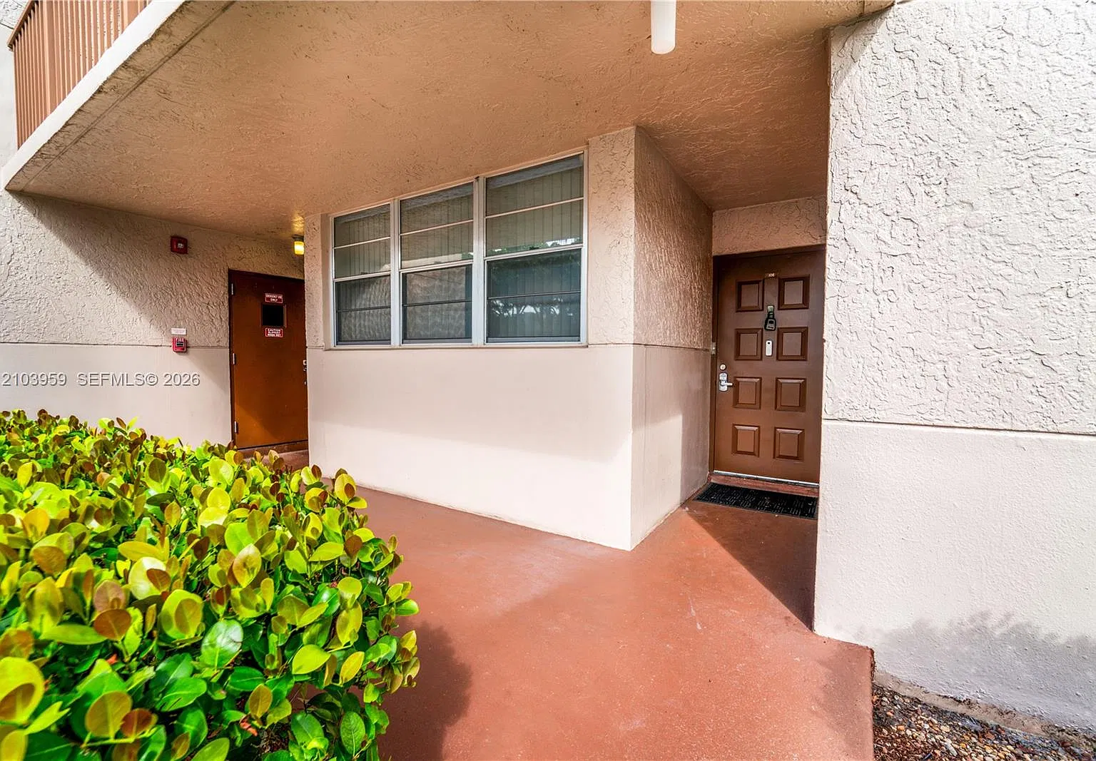 Condo 10 Of Sabal Palm Co — Photo 1