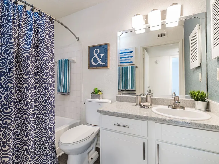 PALM TRACE APARTMENTS — Photo 40