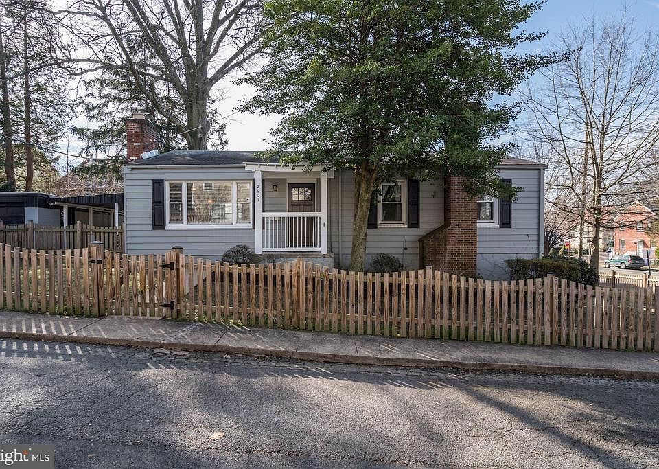 1st image of 2607 John Marshall Dr