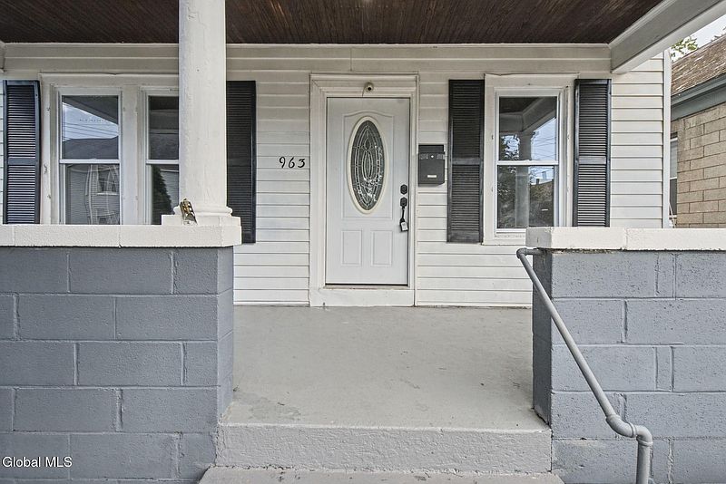 5th image of 963 Maple Avenue