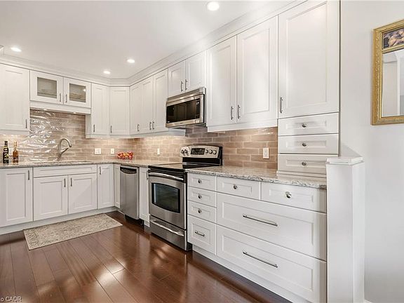 5th image of 570 Forestwood Cres