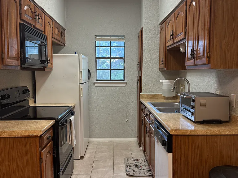 203 E 31st St #204 — Photo 6