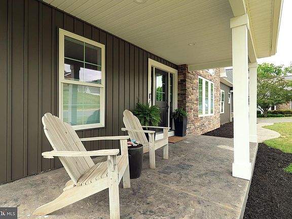 5th image of 1214 Fox Meadow Cir