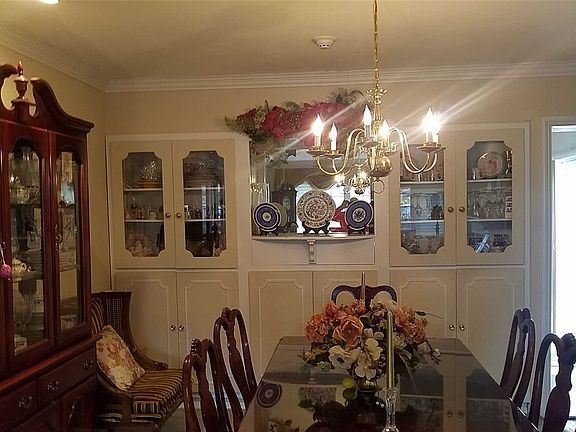 4th image of 13 Meadow Ln