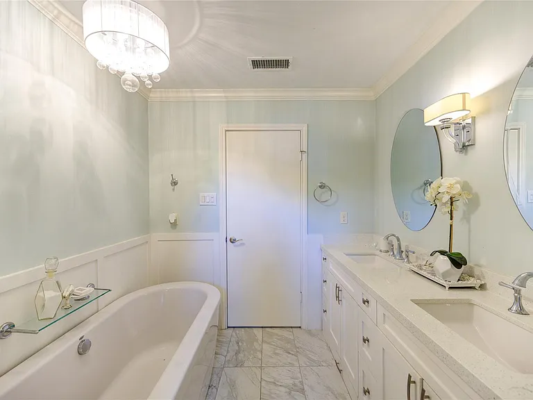 22526 Cove Hollow Dr — Photo 18