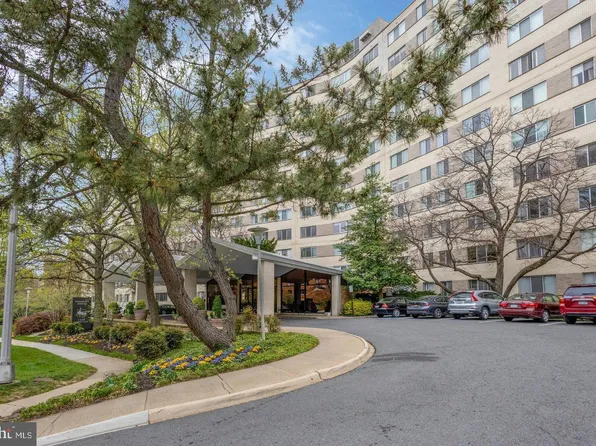 1200 N Nash St APT 240, Arlington, VA 22209