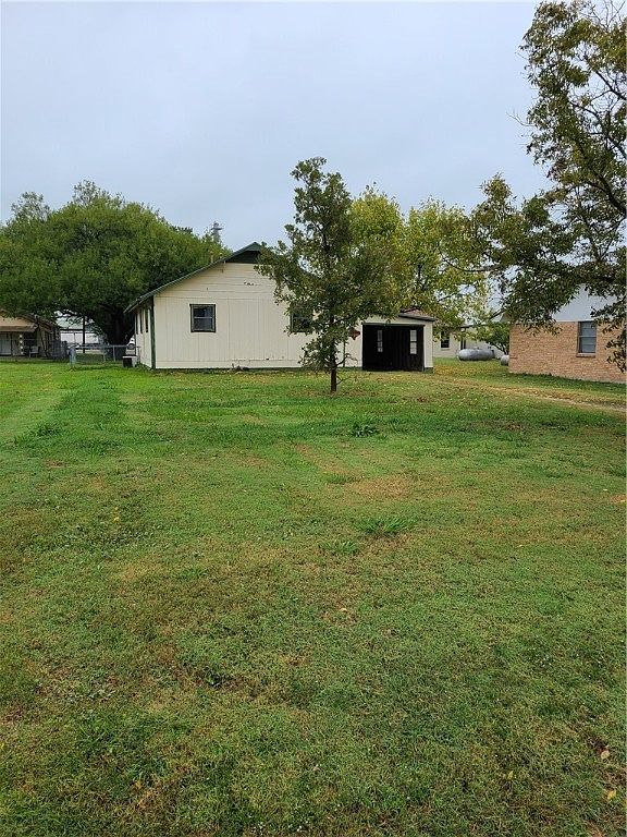 107 Commerce St, Leroy, TX 76654 | MLS #217343 | Zillow