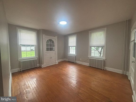 3rd image of 113 Pearl St