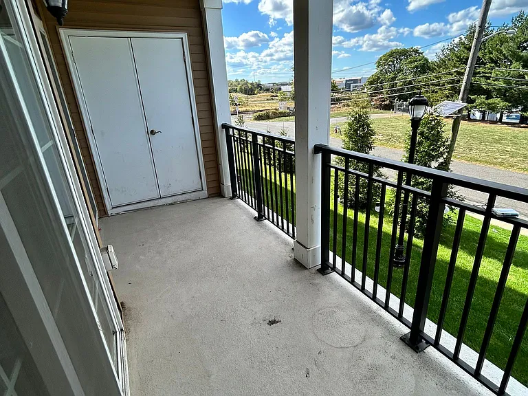 826 Strassle Way — Photo 32