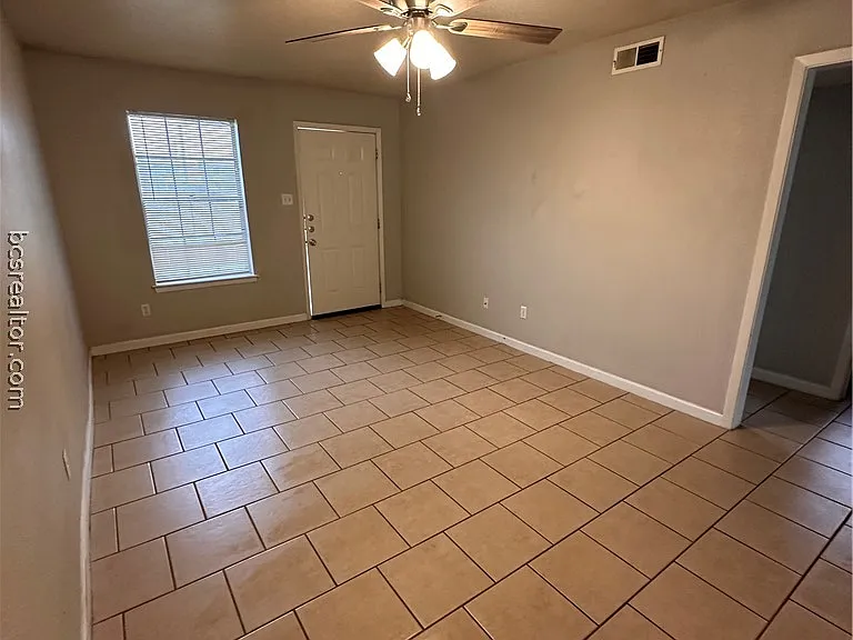 1608 Anderson St — Photo 3