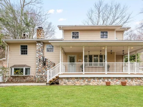 16 Ridge Road, Cortlandt Manor, NY 10567