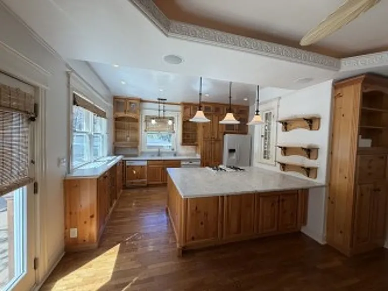Massol Ave 225 (10) — Photo 25