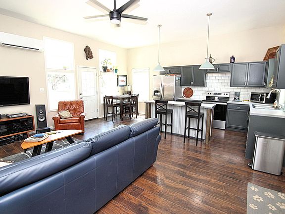 4th image of 209 Lakevista Dr