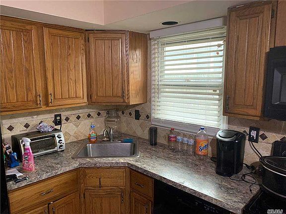 2nd image of 28 Parkwood Dr