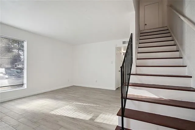 424 Deckbar Ave #D — Photo 4