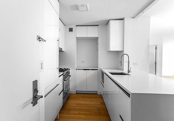 3rd image of 301 W 53rd St APT 10F