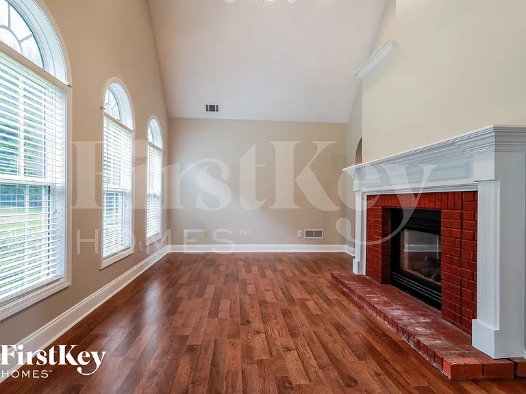 7024 Memory Ln — Photo 2