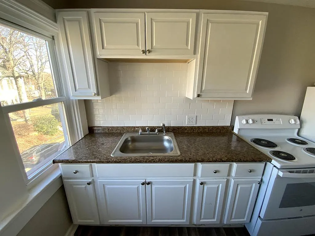 1 bed, 750 sqft, $990 — Photo 3