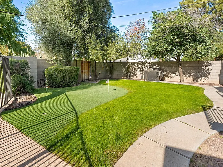 8464 N 7th Ave — Photo 32
