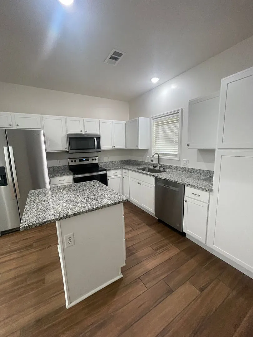 6301 - 4714 Antosh Circle — Photo 3