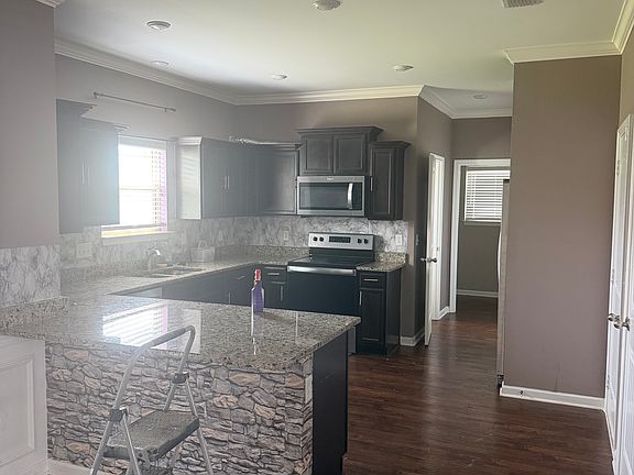 3rd image of 2324 Shafer Dr