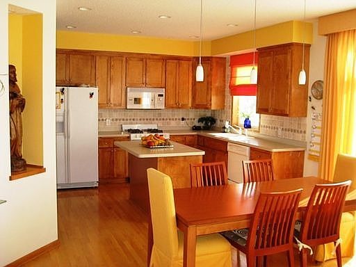 2nd image of 4665 Merrimac Ln N