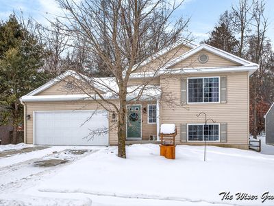 1207 Cedarwood Dr, Greenville, MI, 48838